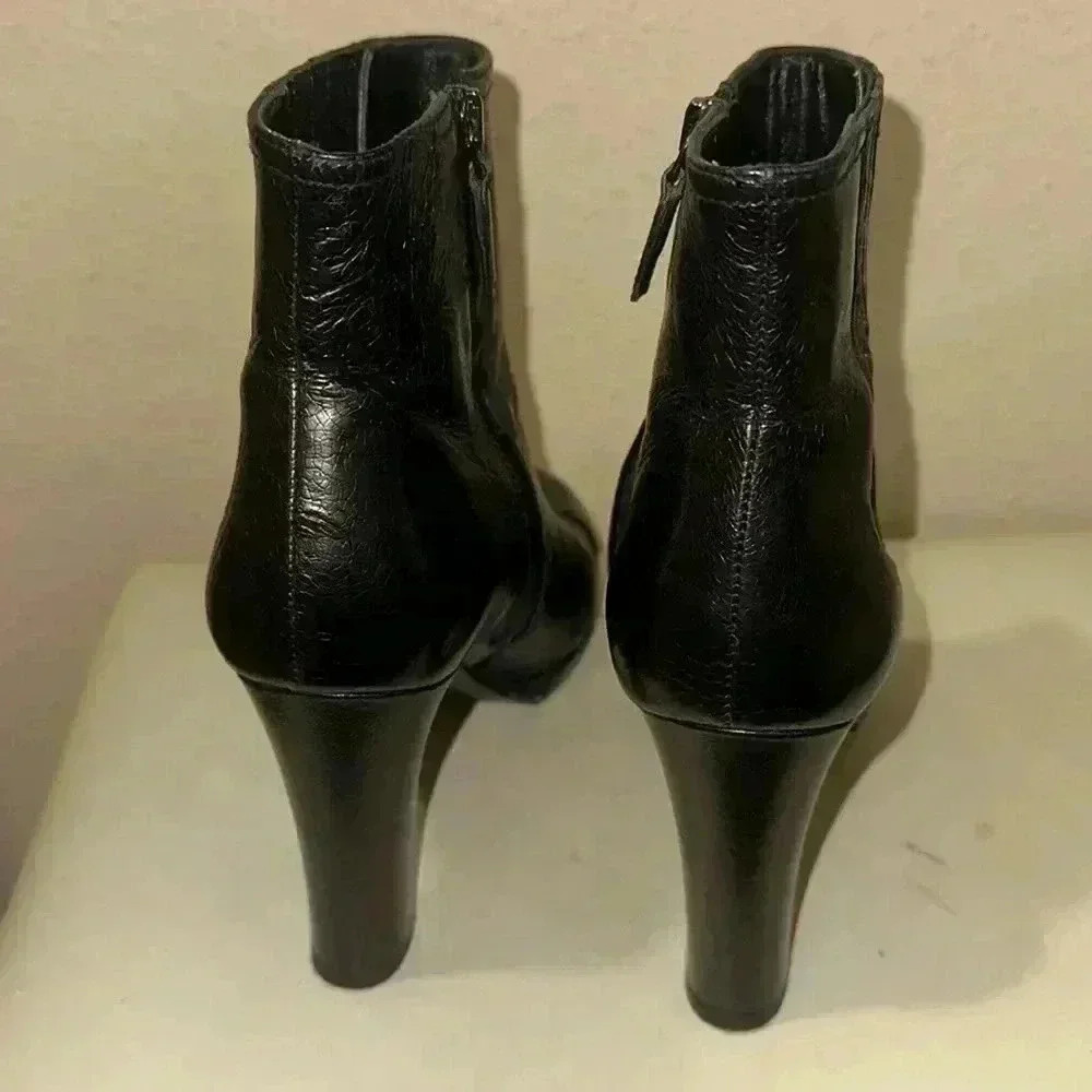 Prada ankle boots size 37. Size 6.5 - Picture 3 of 9